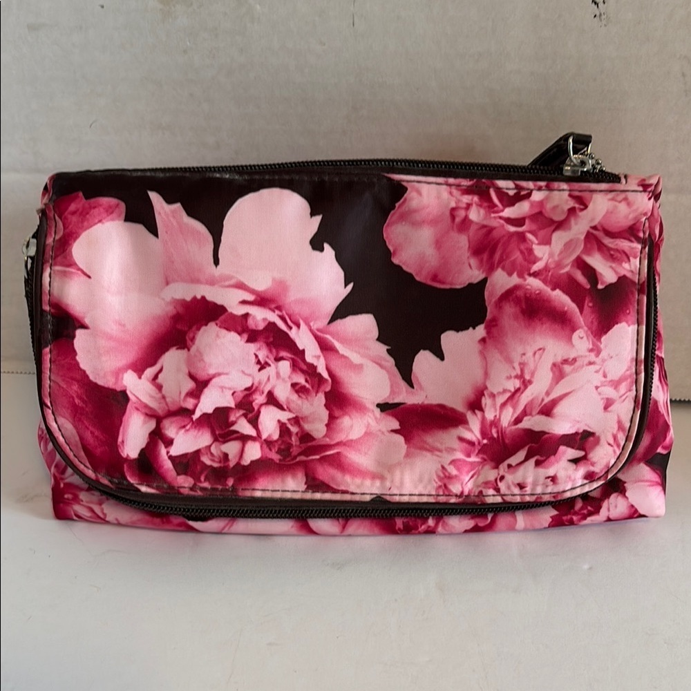 SONIA KASHUK BRAND PINK ROSES NYLON BAG..COSMETICS..CHARGER..ANYTHING BAG..💗💗